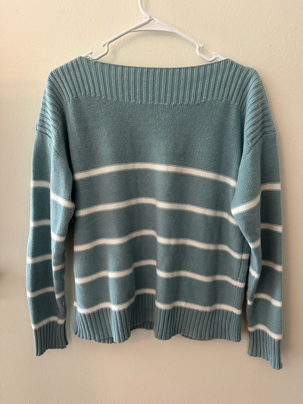 Women's Mint Green & White Knit Sweater  size medium - Picture 3 of 6